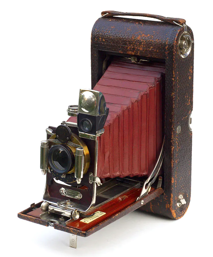 The 3A Folding Pocket Kodak [by John Kratz from Burlington NJ, USA, CC BY-SA 2.0, via Wikimedia Commons