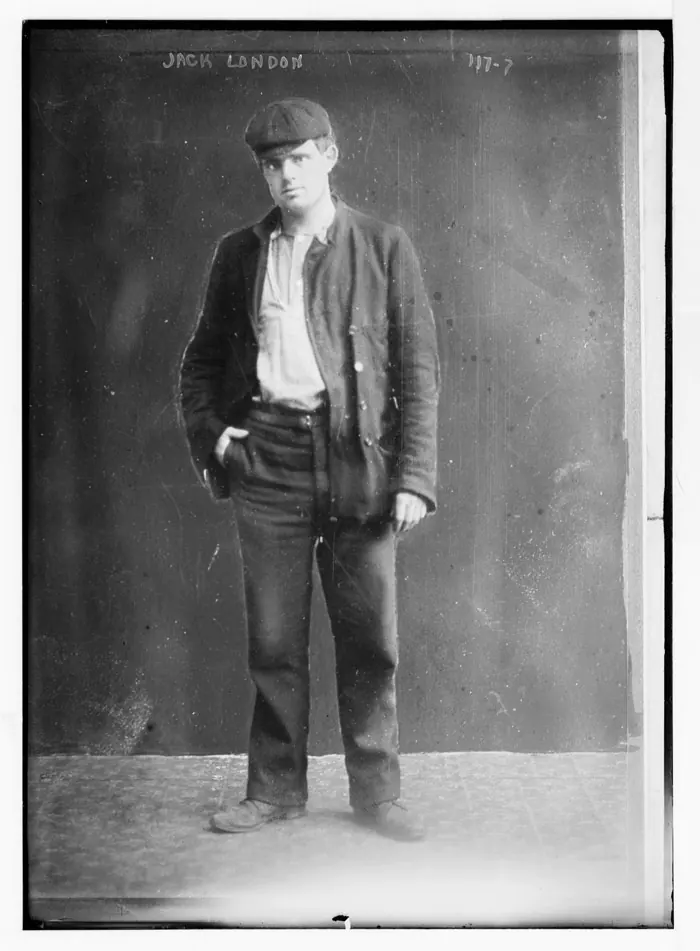 Jack London nei panni di un abitante dell'East End, 1902. Source: Library of Congress