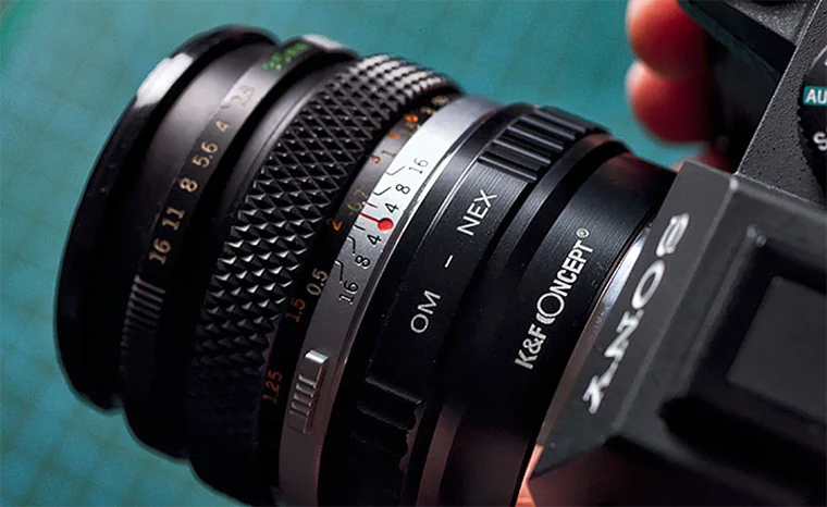 Obiettivo Olympus OM-System, adattatore K&F Concept, fotocamera Sony