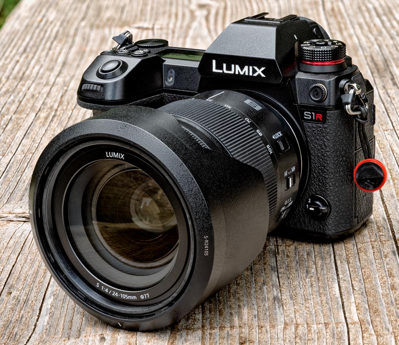 Panasonic Lumix S1R con obiettivo Lumix S 24-105 mm f/4 O.I.S Macro