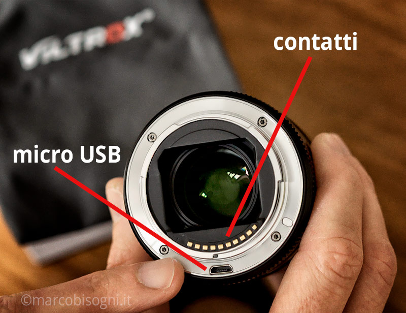 Viltrox 33 mm f/1.4 - micro usb, contatti